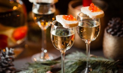 Γιορτινά ποτά και cocktails που «απογειώνουν» χριστουγεννιάτικες εκδηλώσεις με catering